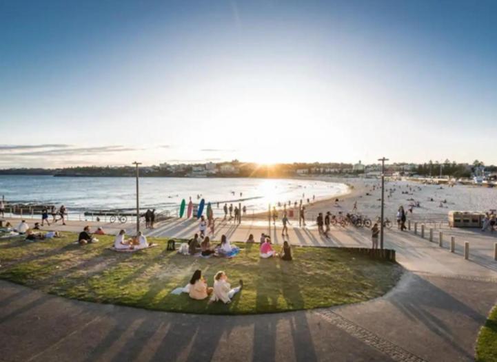 Best Location At Bondi Beach, On The Beach! Daire Sidney Dış mekan fotoğraf